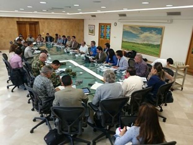 Gobernador se reunió con Ministros para aclarar temas sobre las zonas de concentración