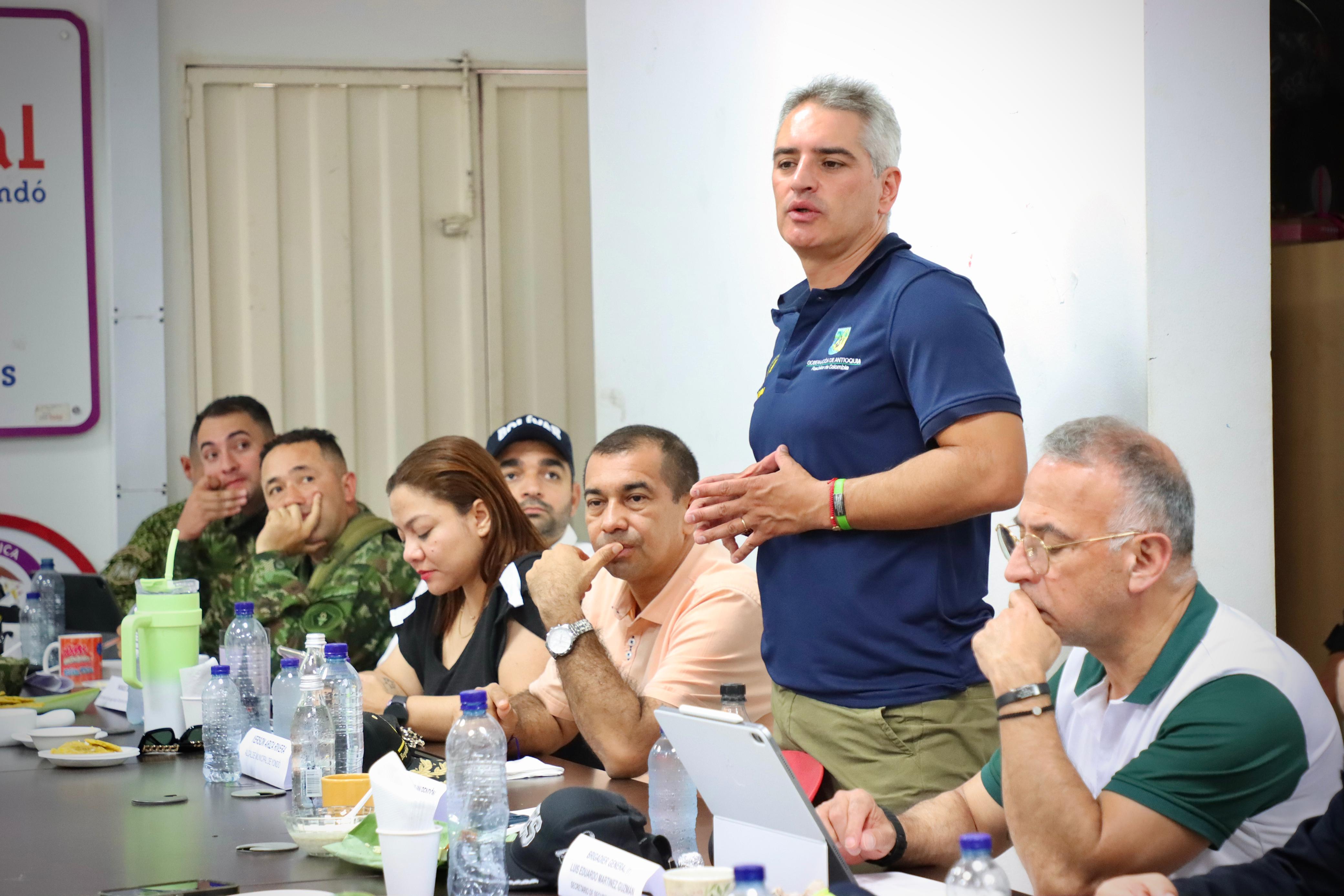 “No hay excusa para no arreciar operaciones, ya no hay cese al fuego”, dijo el Gobernador Andrés Julián al Ejército y la Policía en Yondó 