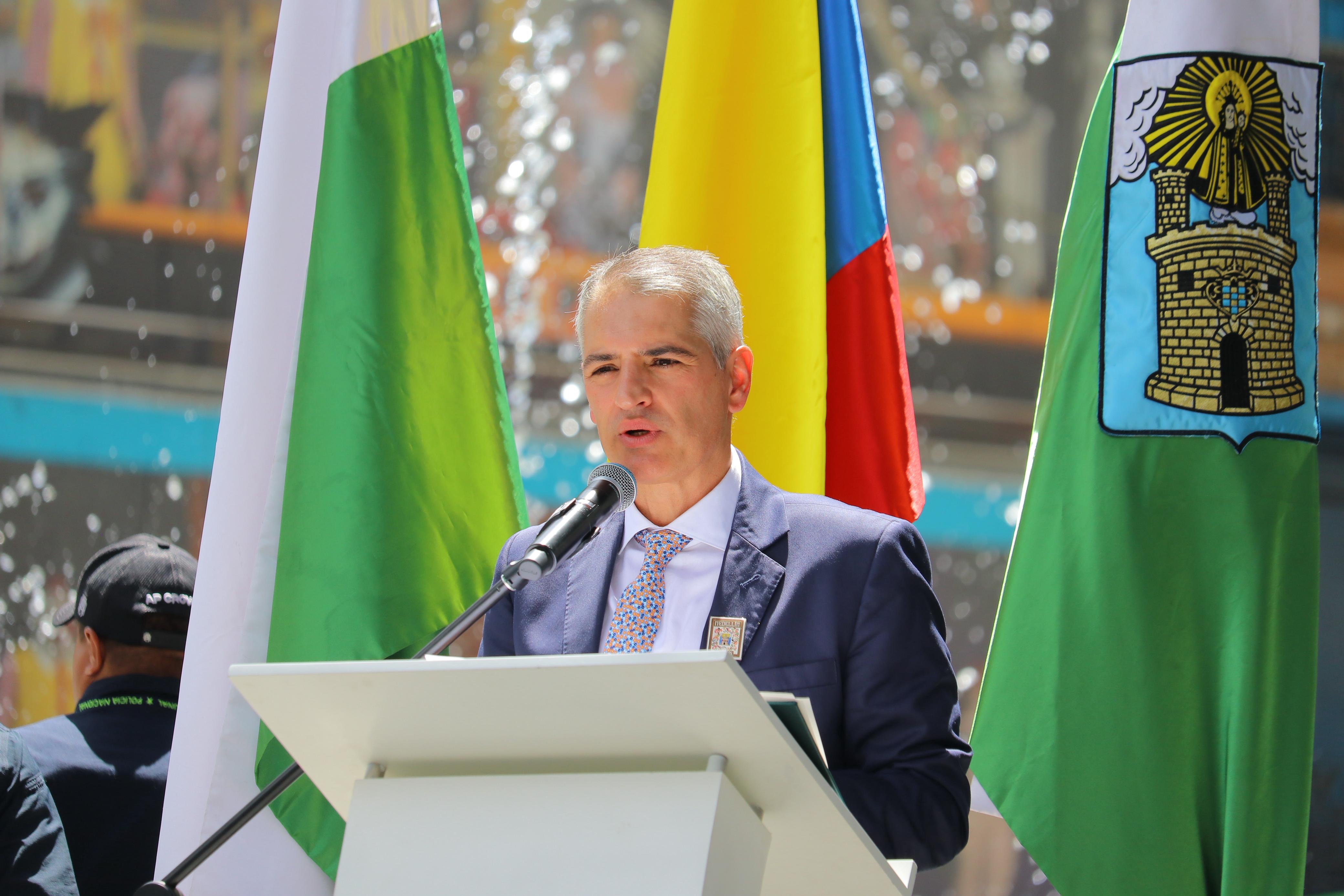 En el cumpleaños 350 de Medellín, el Gobernador Andrés Julián anunció la construcción del Tren del Río, que unirá a Niquía con Barbosa