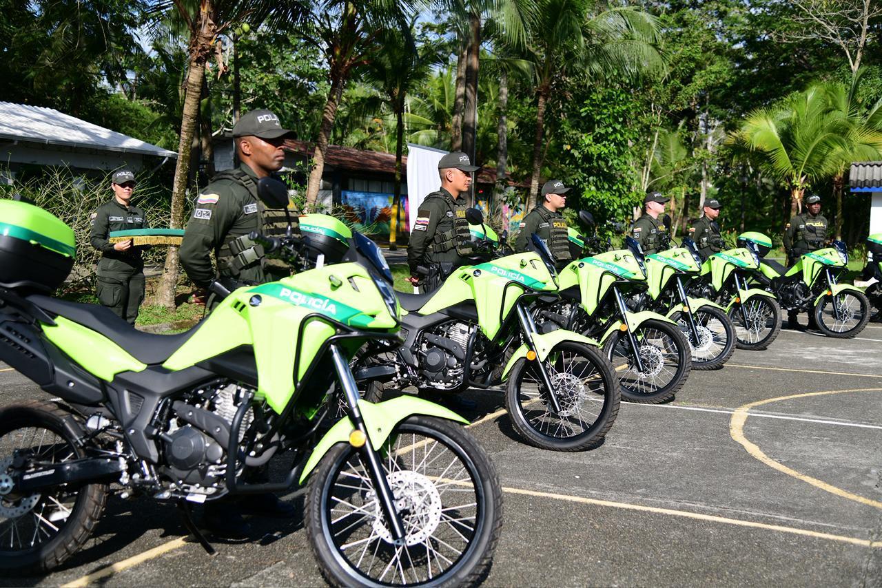 Gobernación de Antioquia entrega 15 motocicletas nuevas al Departamento de Policía Urabá