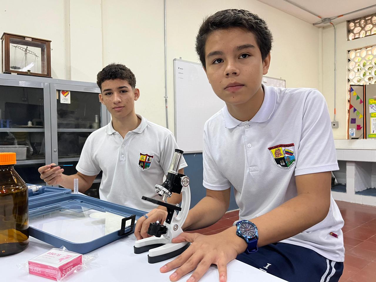 Gobernación de Antioquia fortalece la educación científica con dotación de laboratorios de física y química en siete subregiones 