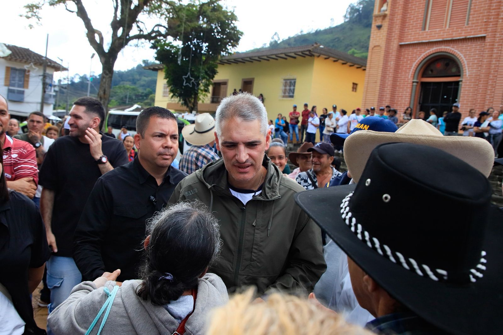 Gobernador Andrés Julián recorrió zonas afectadas en Pueblorrico y anuncia plan de recuperación estructural tras la emergencia 