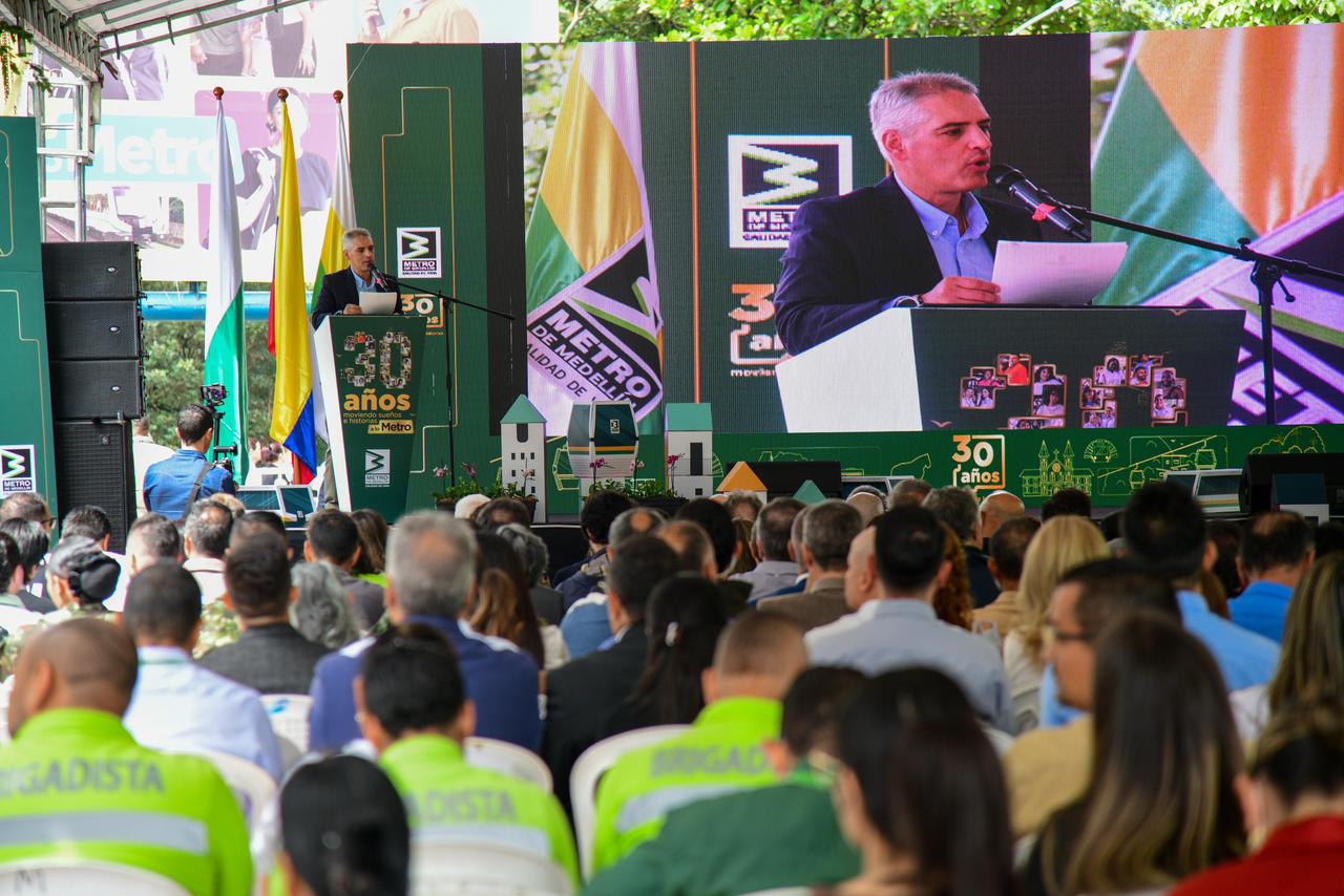“Estamos comprometidos en extender el sistema con tren de cercanías”, resaltó el Gobernador en los 30 años del Metro