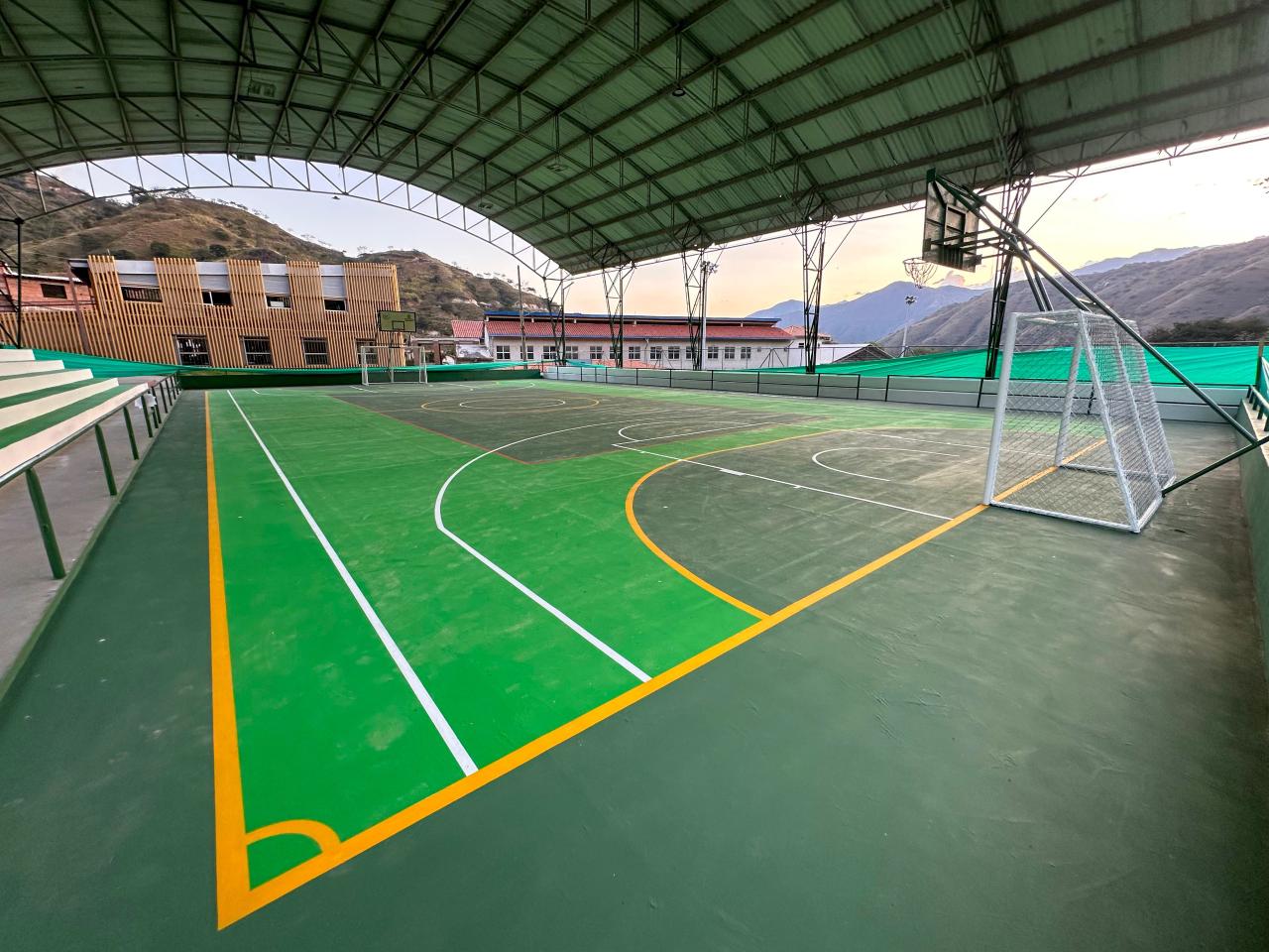 Gobernador Andrés Julián destacó inversión en placa polideportiva mejorada con recursos de la Tasa de Seguridad en Liborina