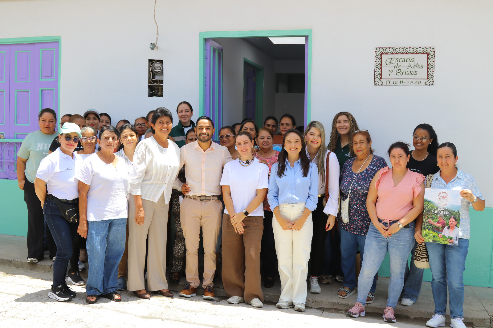 Gobernación de Antioquia y Alcaldía de Valparaíso entregan proyecto productivo que impulsa la autonomía económica de las mujeres 
