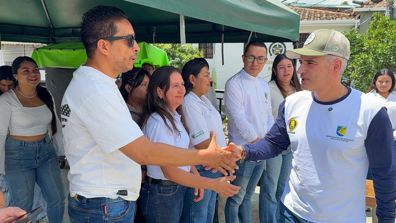 “Honramos el Día del Trabajo poniendo en marcha estas obras”, dijo  el Gobernador Andrés Julián en la Estación de Policía de Buriticá, mejorada con recursos de la Tasa de Seguridad 