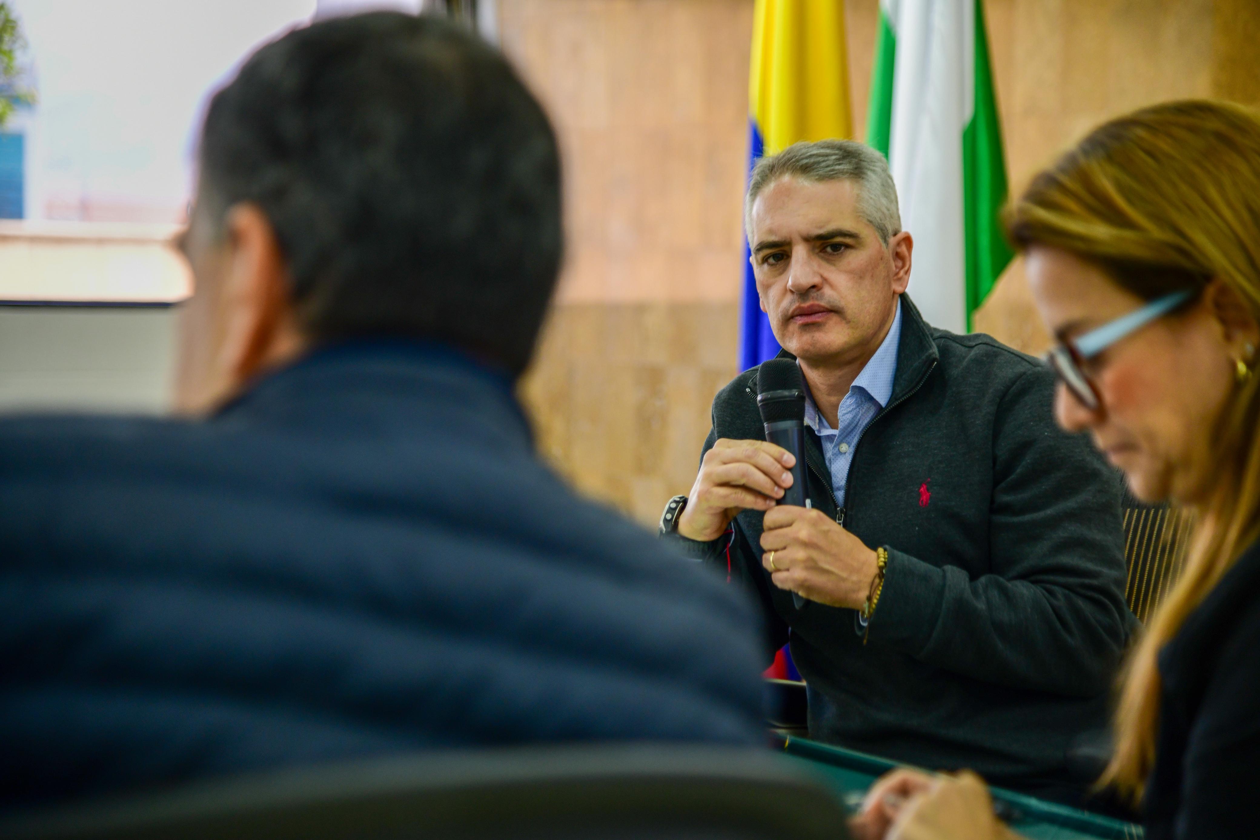 Gobernador Andrés Julián resuelve con los alcaldes las dificultades en los municipios de Urabá ante la emergencia por lluvias