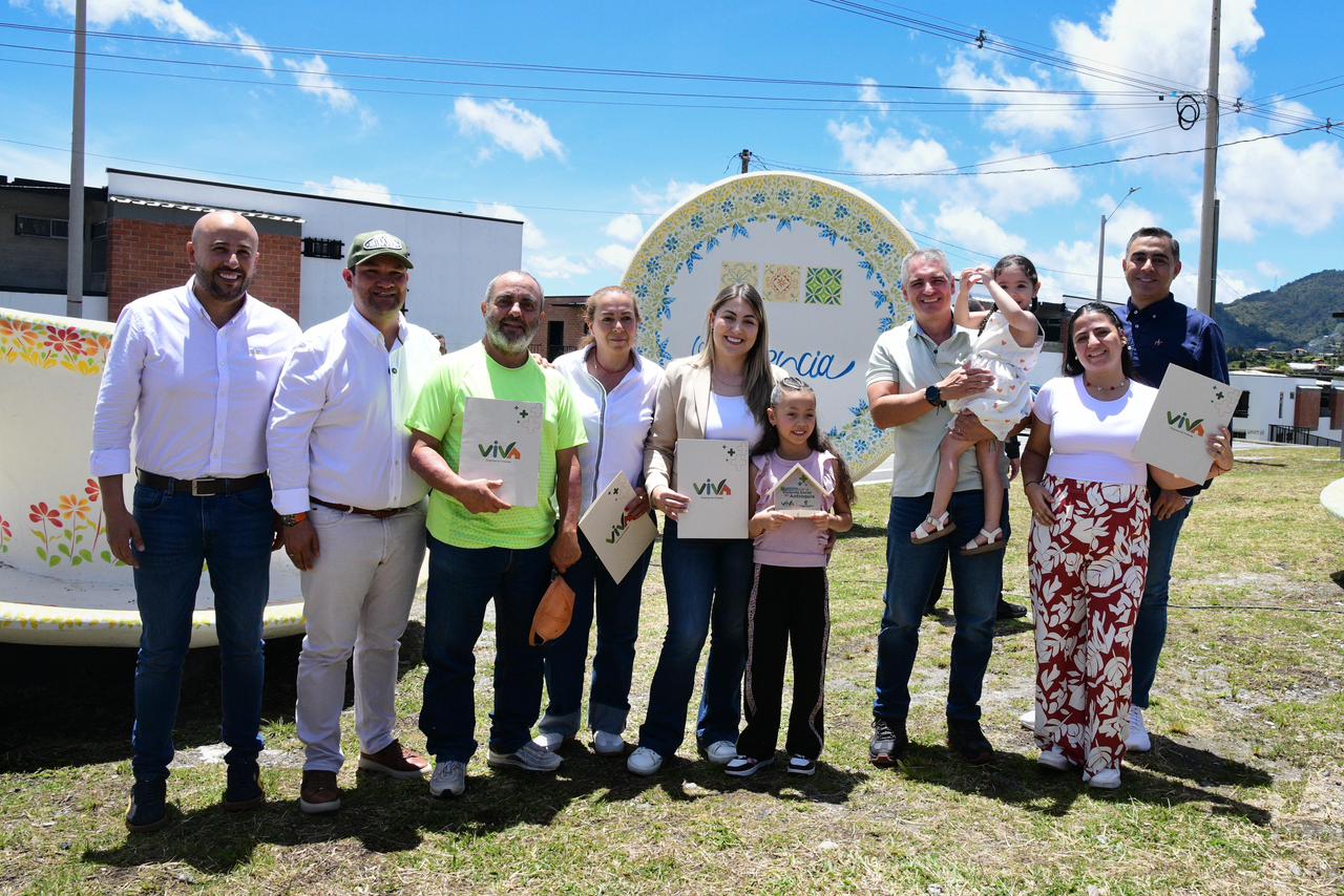Gobernación de Antioquia entrega viviendas de interés social en el  municipio de El Carmen de Viboral