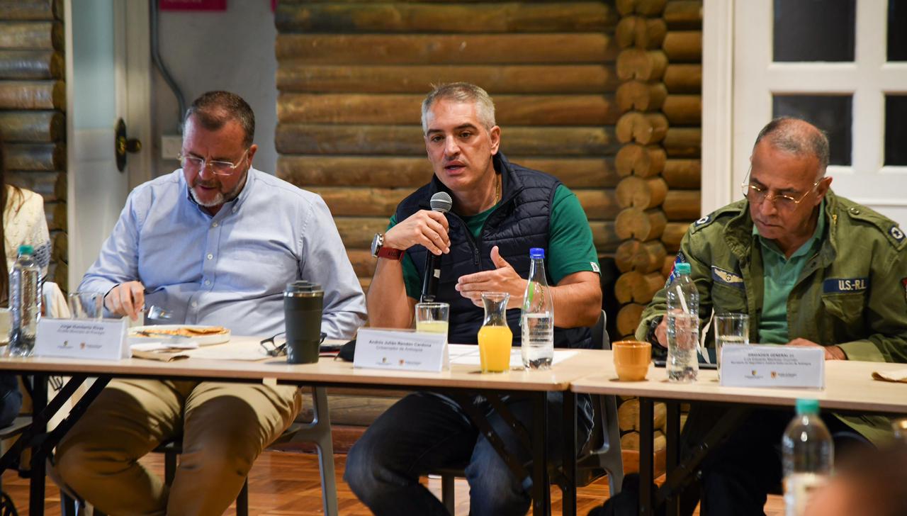 Gobernador Andrés Julián anunció recompensas, burbuja operacional y  medidas restrictivas en Oriente tras Consejo de Seguridad