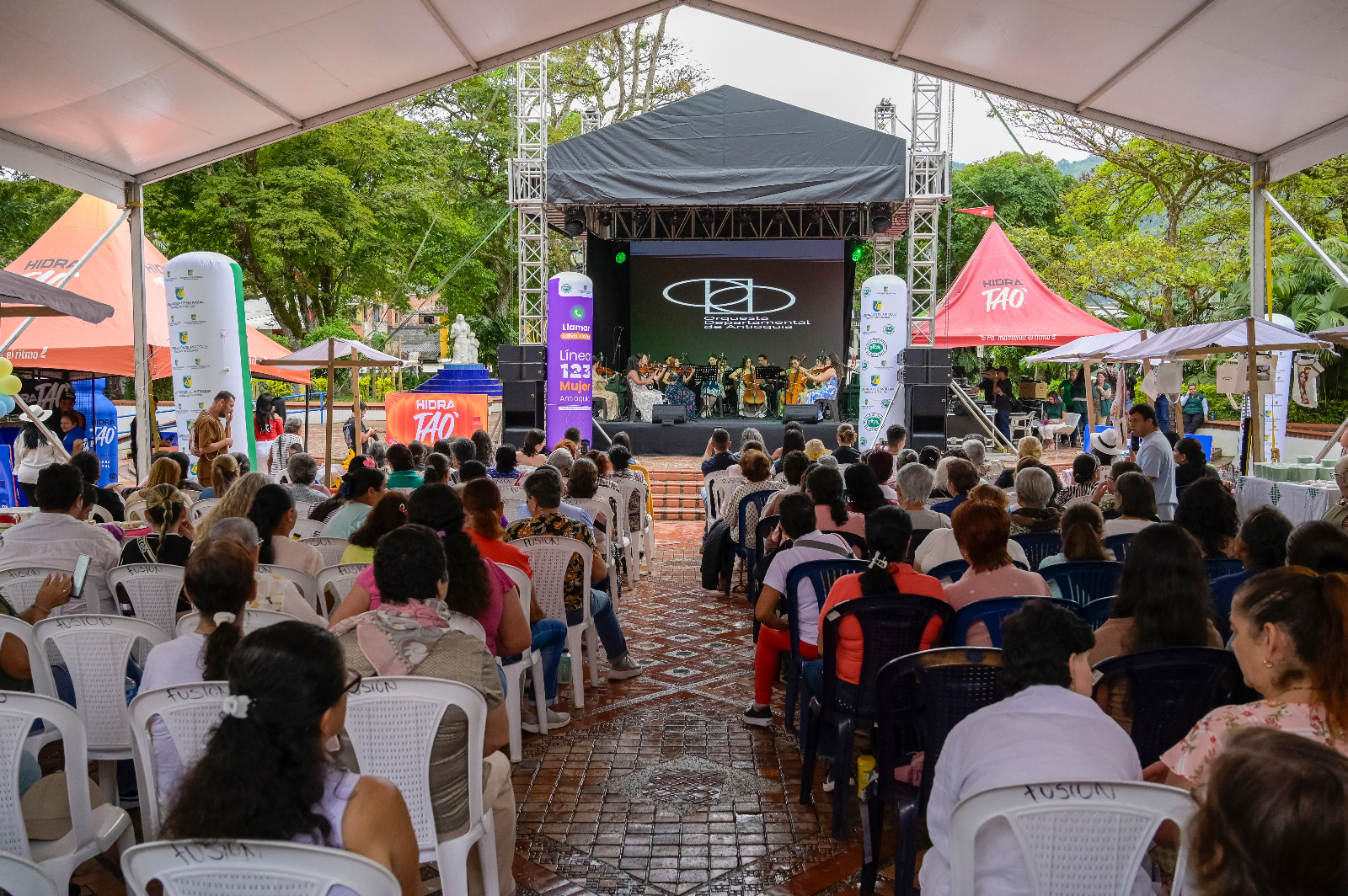 San Carlos conmemoró el 8M con una jornada de servicios, diálogo institucional y concierto por los derechos de las mujeres 