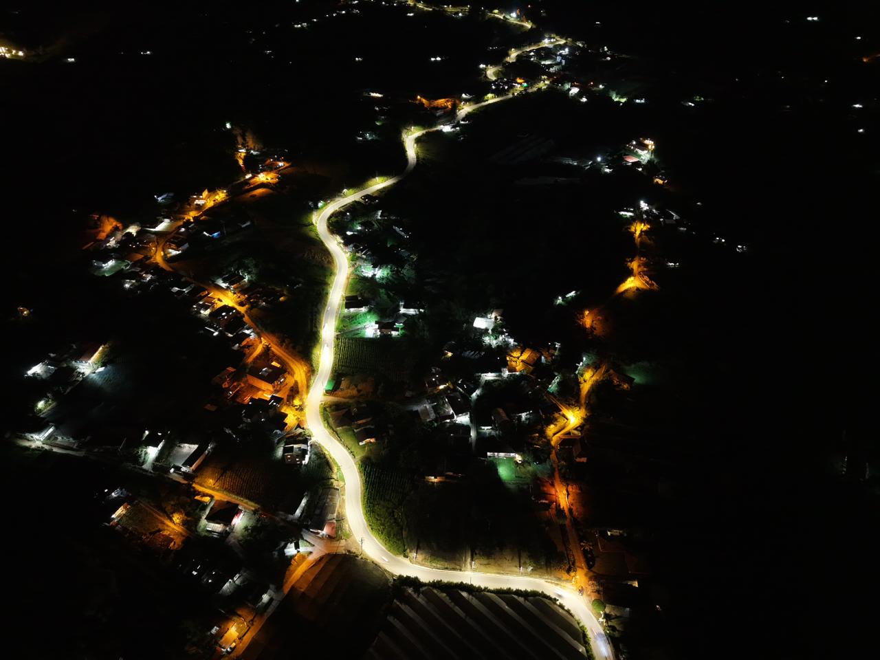 Con la instalación de luminarias, la Gobernación de Antioquia mejora la seguridad de los Antioqueños 