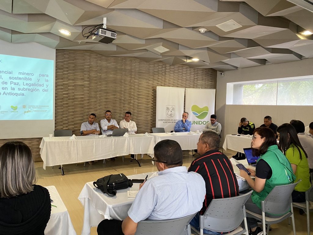 La Secretaría de Minas de Antioquia adelantó diálogo abierto y vinculante con los mineros para la resolución de problemas del Bajo Cauca