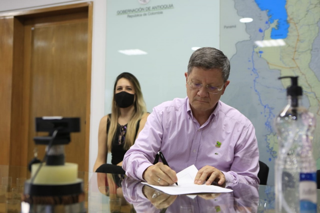 Gobernación de Antioquia y Oficina del Alto Comisionado para la Paz suscriben convenio de “Becas Zona Futuro”
