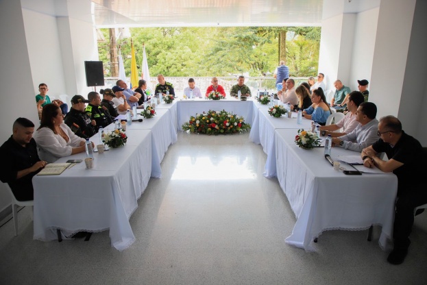 Con la entrega del cerramiento del Batallón Energético y Vial en San Carlos, la Gobernación de Antioquia fortalece la seguridad y la infraestructura militar