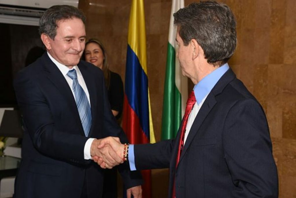 Ante el Gobernador se posesionó el nuevo Gerente de Municipios de Antioquia