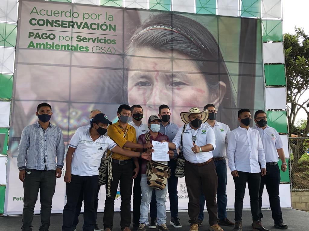 La Gobernación de Antioquia realiza pagos, en acuerdos de conservación, a las comunidades indígenas por servicios ambientales
