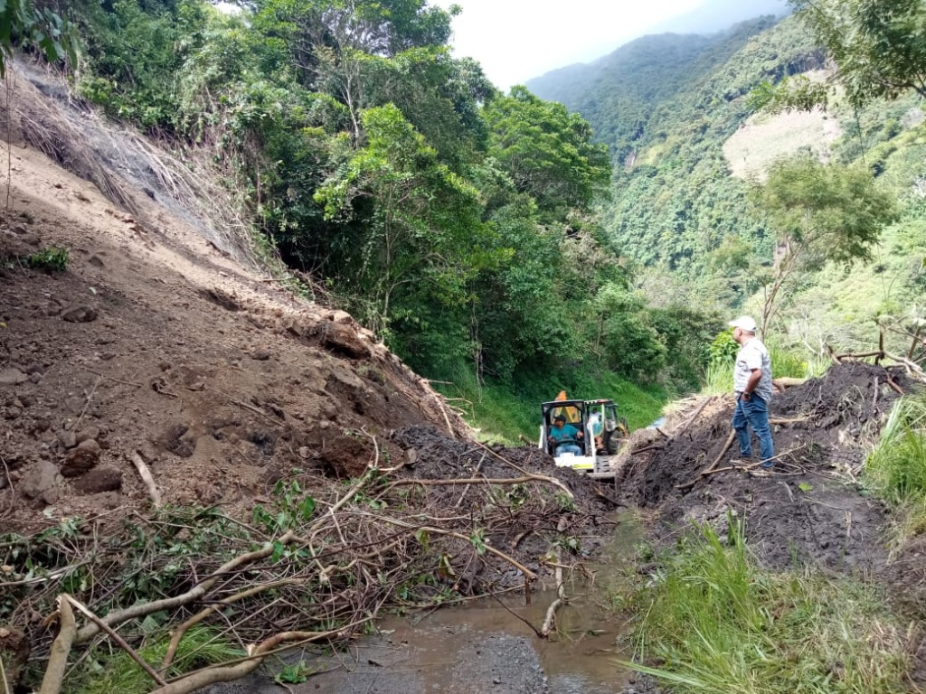11 municipios reportaron emergencias este fin de semana por eventos asociados a las fuertes lluvias. En Barbosa, el Dagran continúa apoyando en la búsqueda de una persona desaparecida