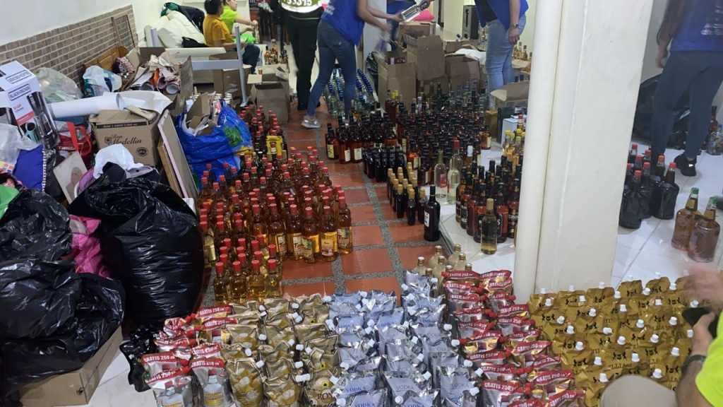708 unidades de licor falsificado fueron aprehendidas en el municipio de Bello