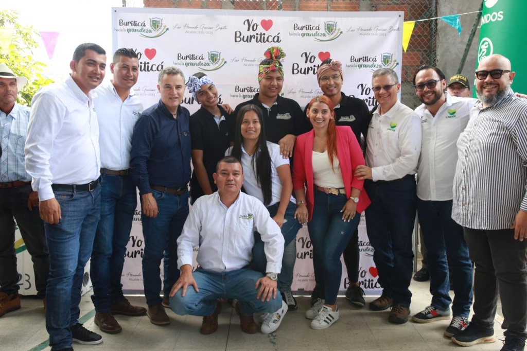 Gobernador Aníbal Gaviria anunció en Buriticá nuevos recursos para la construcción del acueducto en la zona urbana