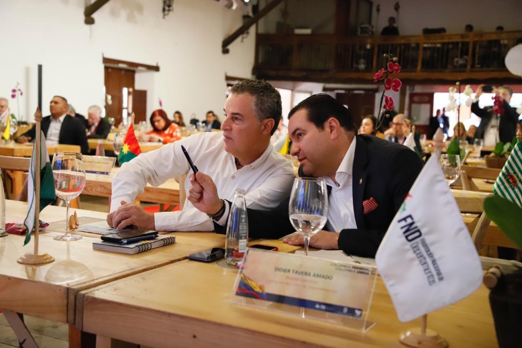 “Seguiremos impulsando con fuerza la propuesta de una Colombia Federal, una Colombia Unida”: Aníbal Gaviria