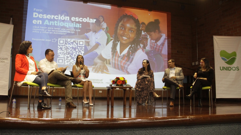 La Secretaría de Educación de Antioquia realizó foro sobre deserción escolar en Antioquia