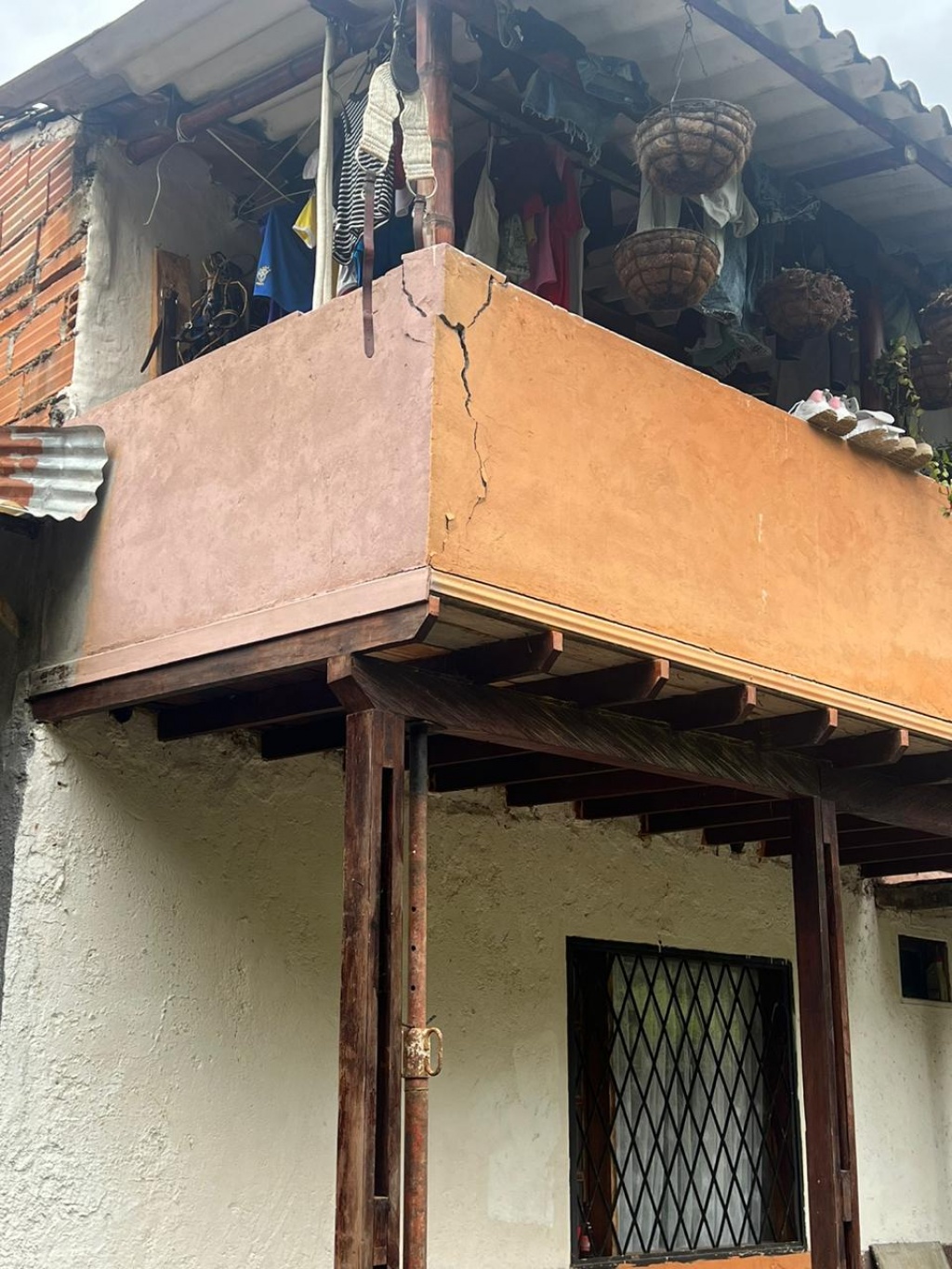 Tres municipios de Antioquia reportaron grietas en infraestructuras, luego de sismo de 5.9 de magnitud y profundidad 151 km con epicentro en Santander