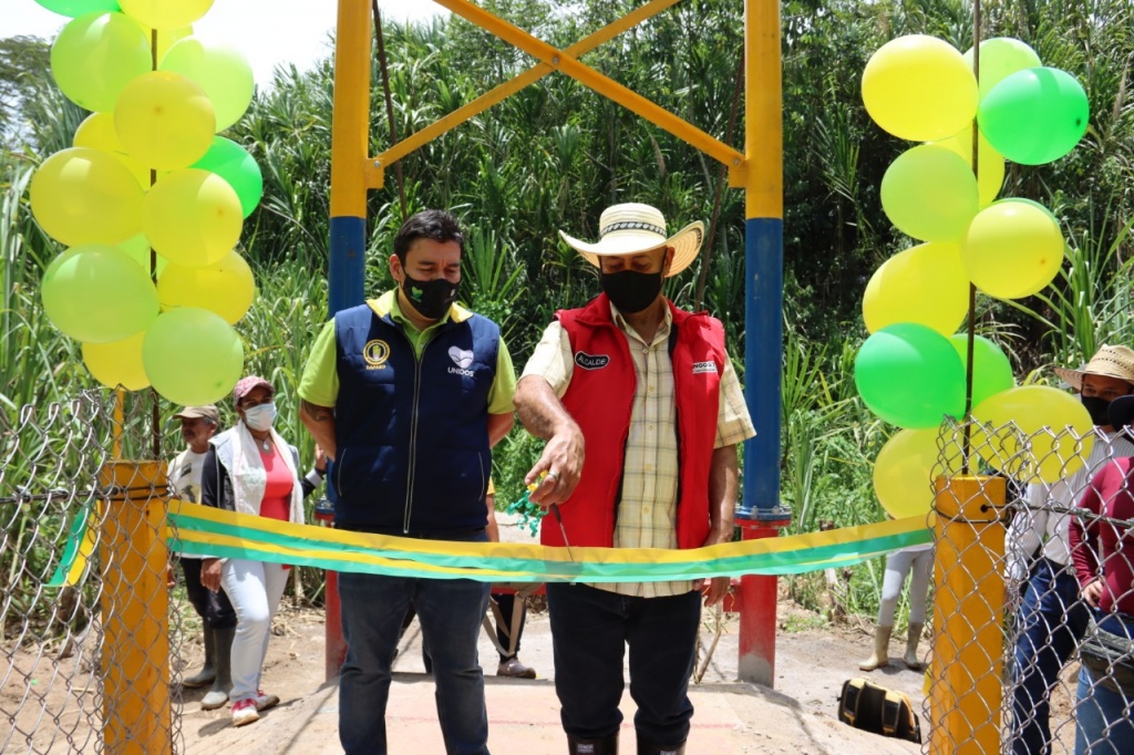 Comunidad de ocho veredas en Angostura celebran la entrega de un nuevo puente peatonal por parte del Dapard, PNUD y la Fundación Puentes de la Esperanza