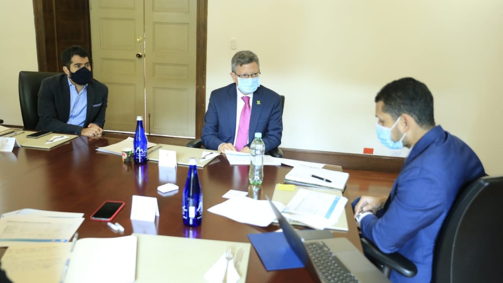 Gobernador (e) de Antioquia, Luis Fernando Suárez, evaluó proyectos de seguridad para el departamento con el ministro del Interior, Daniel Palacio
