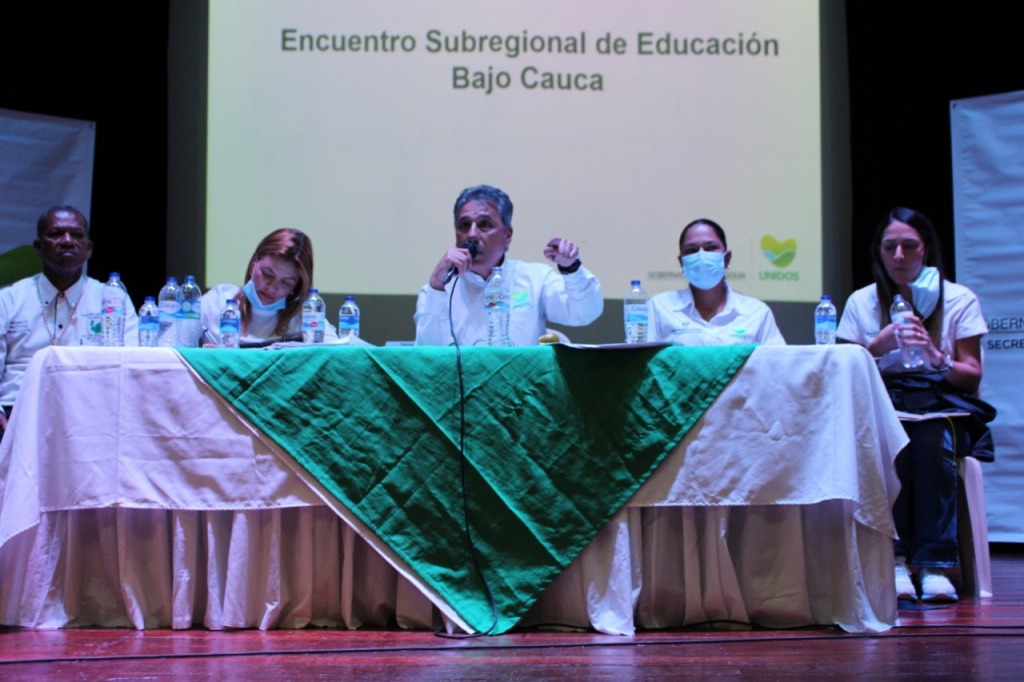 Con diálogo, la Secretaría de Educación de Antioquia realizó el primer Encuentro Subregional de Educación