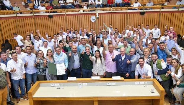 Se firma convenio para construcción de placa huella en 89 municipios del departamento de Antioquia