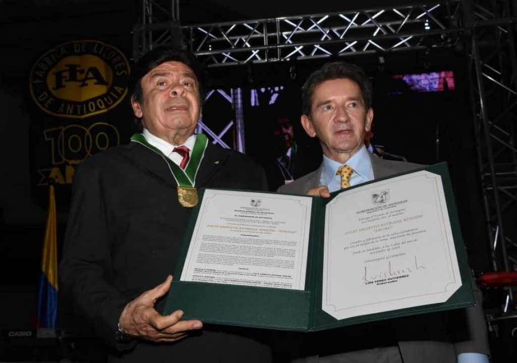 Julio Ernesto Estrada “Fruko” recibe el Escudo de Antioquia Categoría Oro