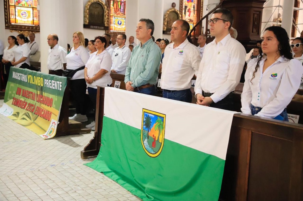 El gobernador de Antioquia acompañó a la comunidad educativa de Yolombó y rechazó el crimen del docente de este municipio