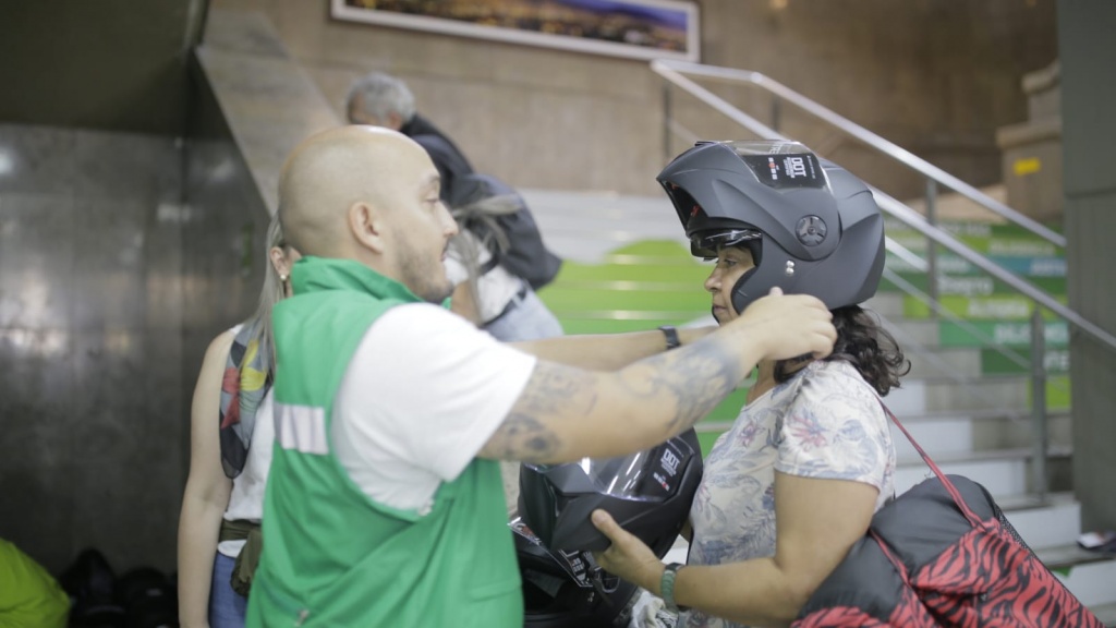 Gerencia de Seguridad Vial de Antioquia realizó cambiatón de cascos para las mujeres motociclistas