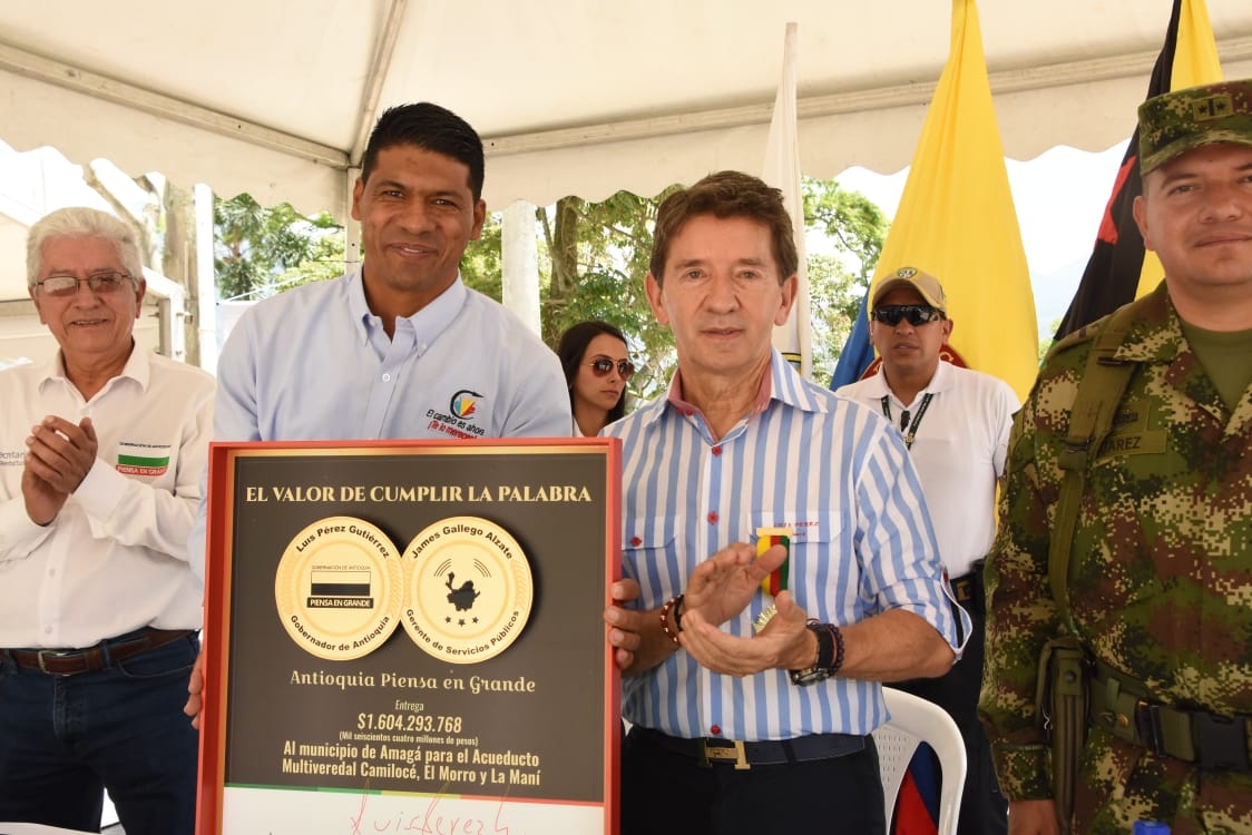 Amagá estrena pavimentación de su red vial urbana y recibe recursos para el acueducto multiveredal Camilocé