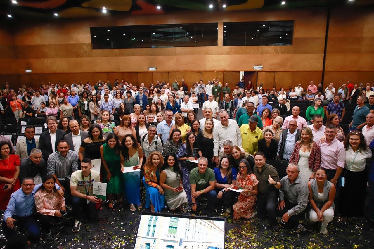 Premios Antioquia en la Piel:  el Gobernador Andrés…