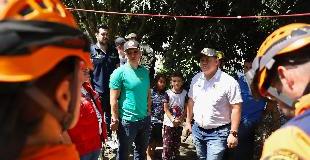 Gobernador Andrés Julián visitó familias damnificadas…